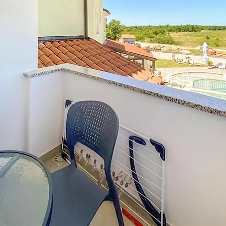 Lovely In With Kitchen Apartment *