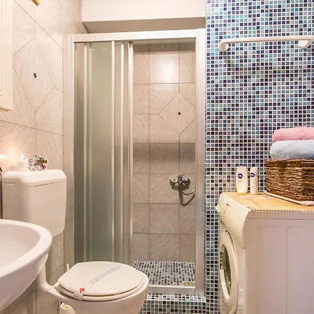Lovely In With Kitchen Apartment *